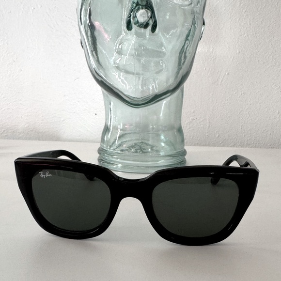 Ray-Bans Black Wayfarer Women’s RB 4178 52 mm Cat Eye Sunglasses RayBans - Picture 10 of 15